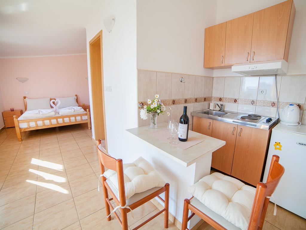 Apartments Viktorija Petrovac Cameră foto
